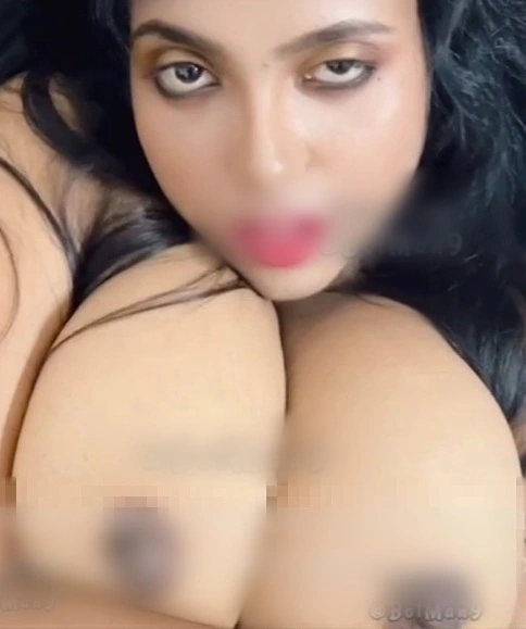 NAARI Magazine Bong Beauty Roohi topless pressing boobs