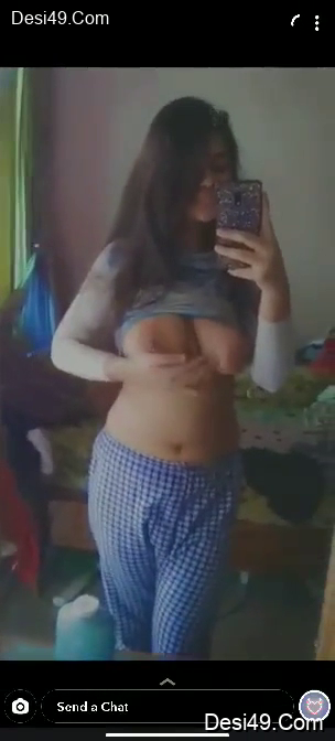 Desi Sexy Girlfriend Shows her Boobs 1