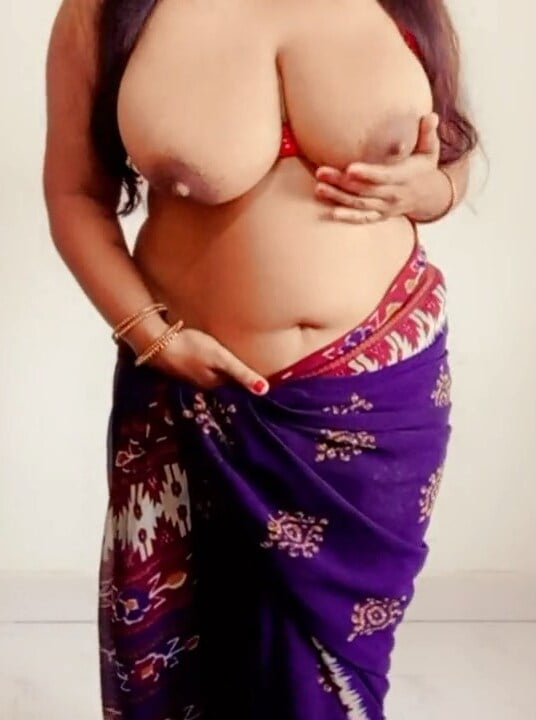 Santhy aunty rubbing her wet pussy live show