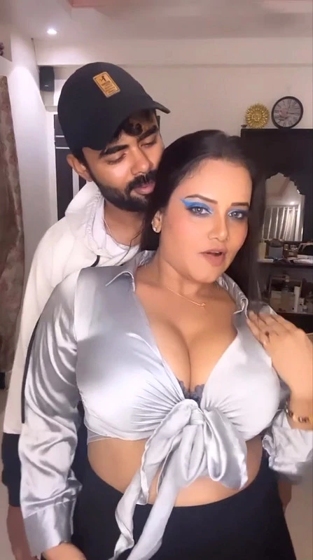 Priya Gamre very Huge Sexy Big Boob Show Seducing Hot