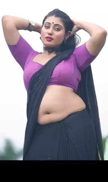 Soumi Black Chiffon Saree Review