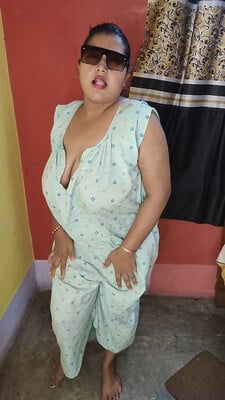 Hot bhabhi with huge boobs playing with her body