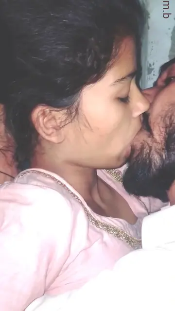 सेक्स देसी गर्लफ्रेंड की चुदाई 9 kissing