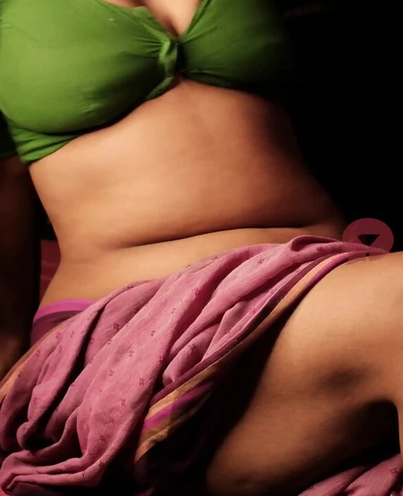 Loveleen Horny seduction stripping her saree an blouse showing highly seductive body