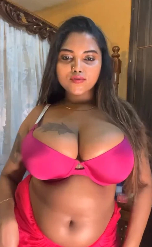 Elakkiya huge mountain boobs jiggling dancing and popout