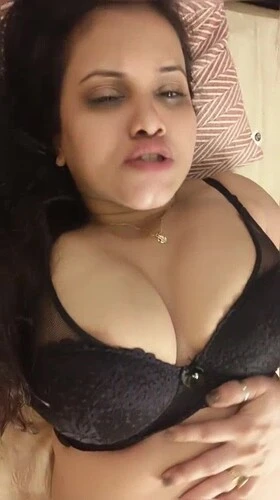 Famous Webseries Actress Priya Gamre Showing Slight Nipple and Ass Fondled By BF