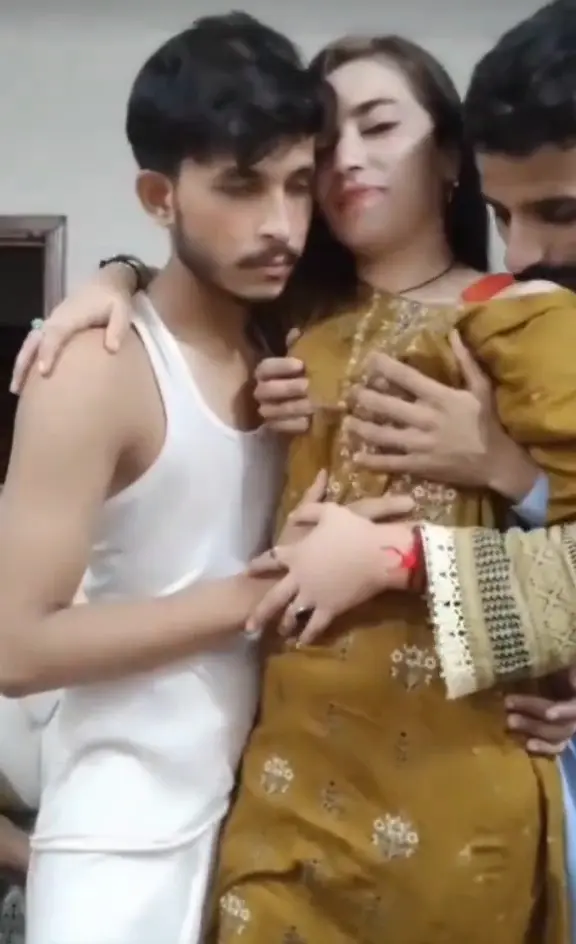 Paki Girl Threesome Romance & Boob press
