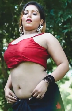 Hot Bhabhi in Saree