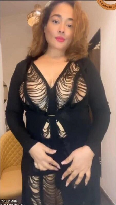 Kiran Rathod nipple show in live