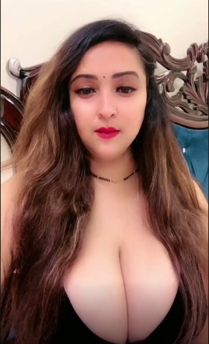 Sanjana Deep Cleavage Show on Tango Live 31