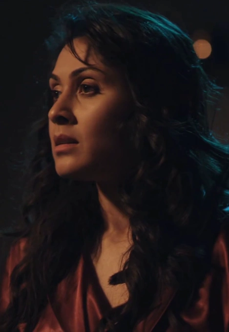 Manjari Fadnis Hot Blindfold Bedroom Scene