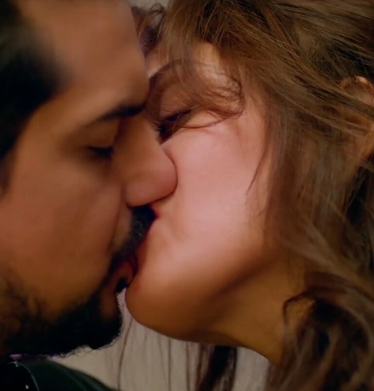 Manjari Fadnis kissing scenes
