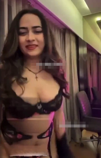 Divya Mistry Sexy Live On New Year Full Part 1