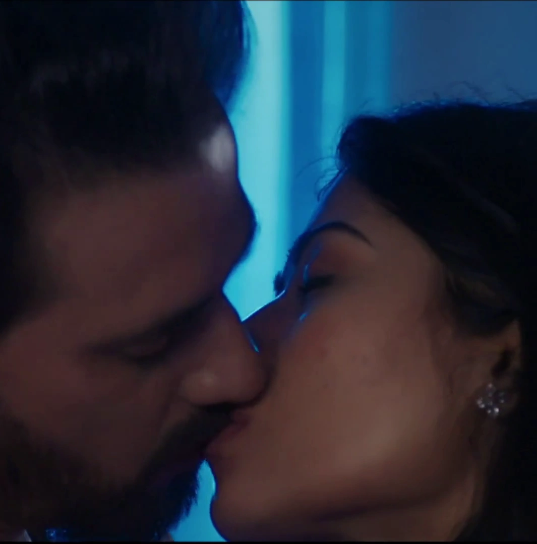 Donna Munshi Hot Scene