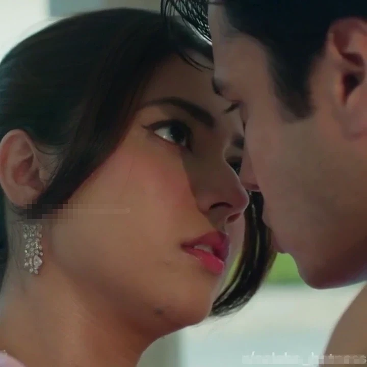 Reem shaikh kissing scene with Anshuman Malhotra