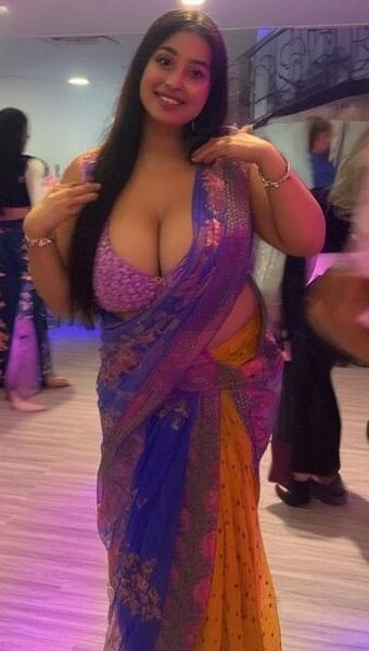 Desi Kusum Bhabhi Gets Her Tight Pussy Pounded Giving Blowjob