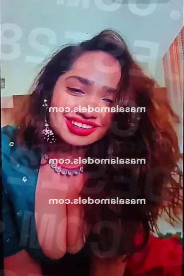 Aditi Mistry Boobs Press in Saree Live Video Part 1